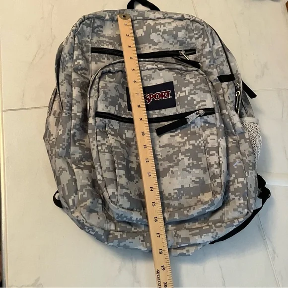 Jansport backpack. Lots of zippered pockets. Great for school! Only Blue one - Picture 3 of 8